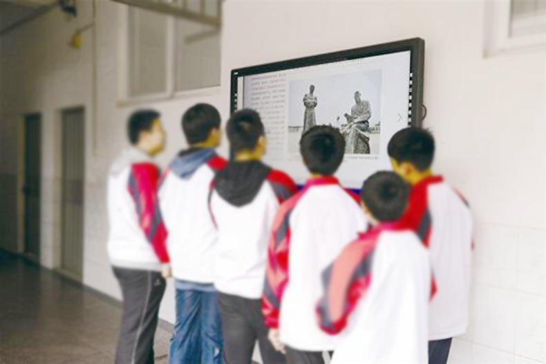 校园触摸展示方案--广州磐众智能科技有限公司